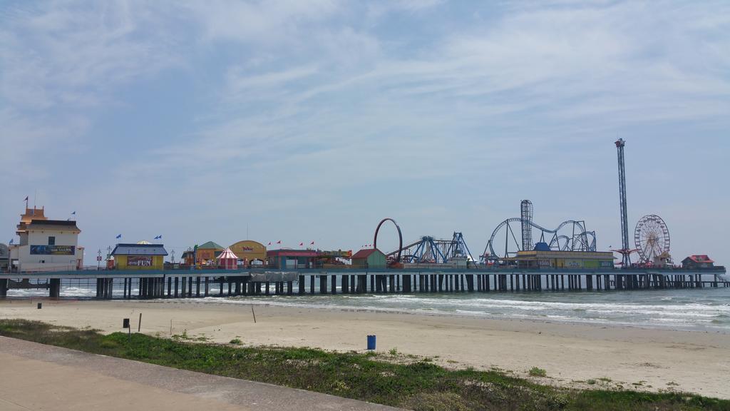 Private Beach -- Away From The Crowds - Ocean Views -Short Drive To Moody Gardens, Schlitter Bahn, Pleasure Pier Галвестън Екстериор снимка